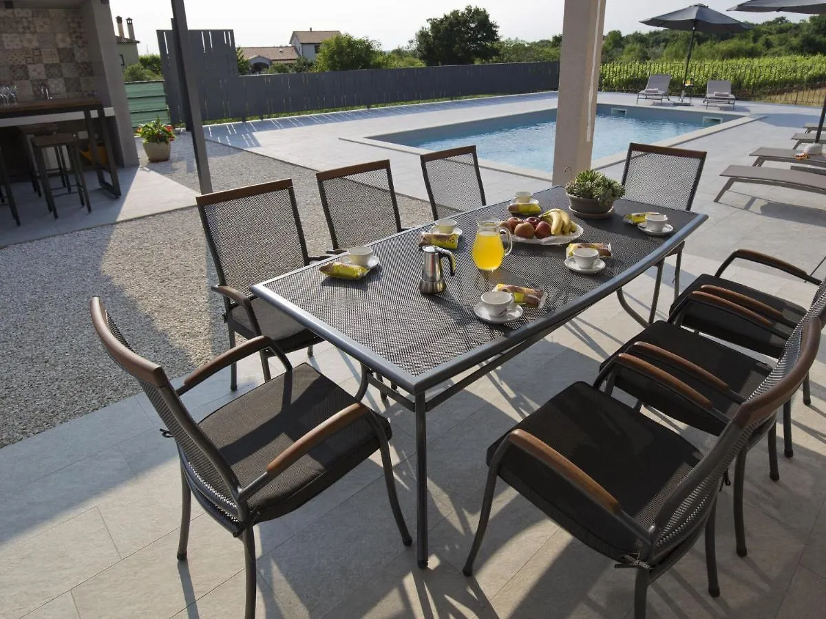 Comfortable Villa In Kanfanar With Swimming Pool Horvátország
