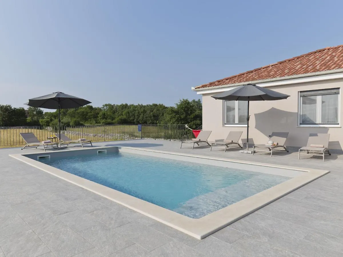 Comfortable Villa In Kanfanar With Swimming Pool