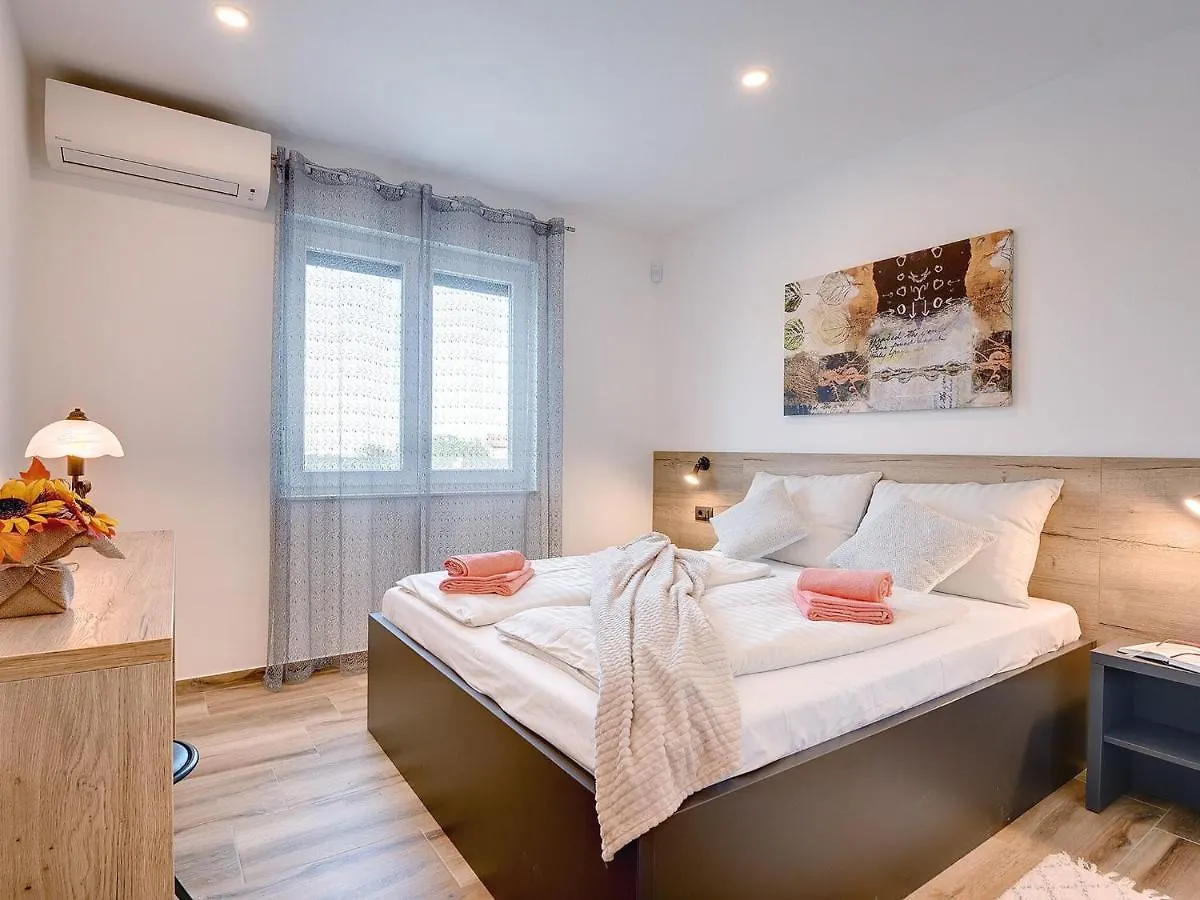 Comfortable Villa In Kanfanar With Swimming Pool Horvátország