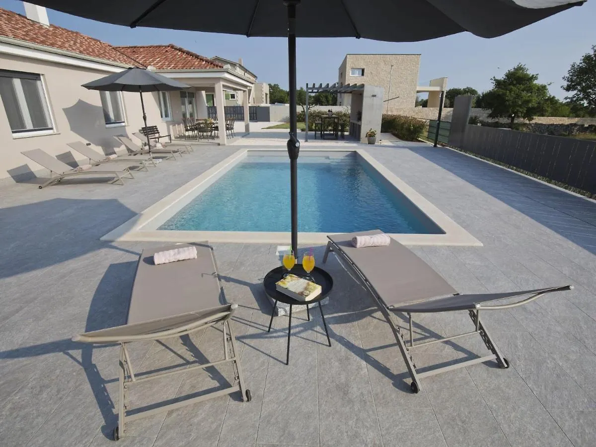 Comfortable Villa In Kanfanar With Swimming Pool