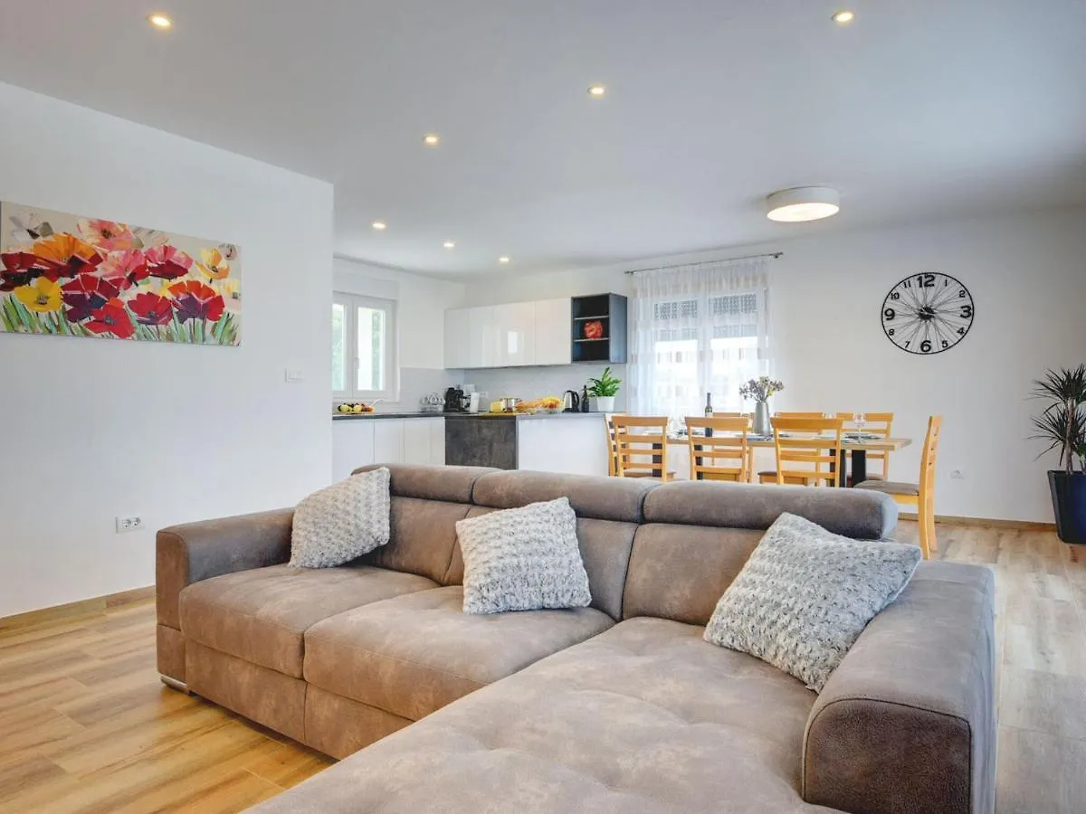 Comfortable Villa In Kanfanar With Swimming Pool
