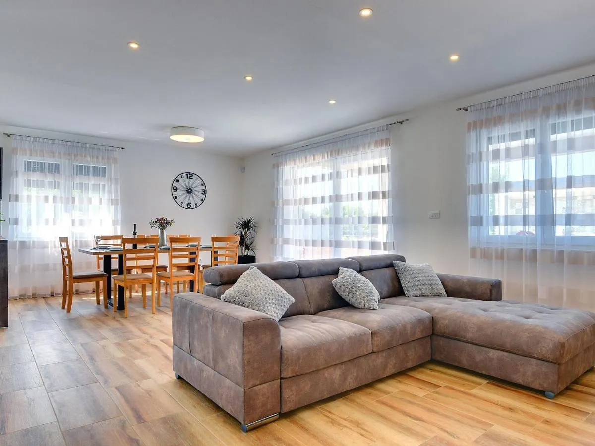 Comfortable Villa In Kanfanar With Swimming Pool