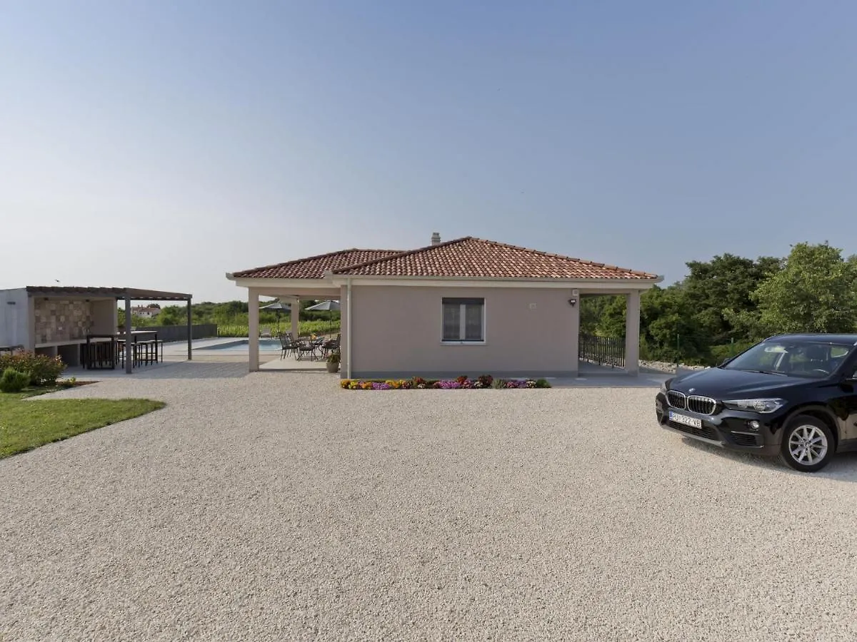 Comfortable Villa In Kanfanar With Swimming Pool
